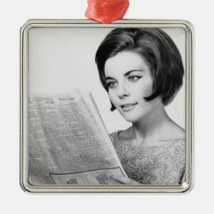 Ornement Métallique Femme Newpaper de lecture