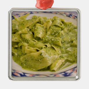 Ornement Métallique Italie, Camogli. Assiette de pâtes au pesto