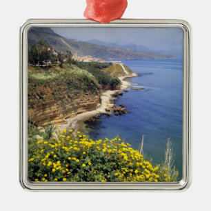 Ornement Métallique Italie, Sicile. La côte nord de la Sicile en