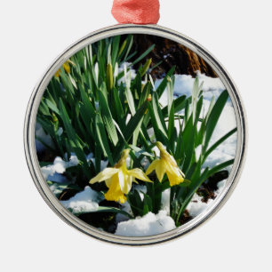 Ornement Métallique Jaune Daffodils fleurs dans la neige