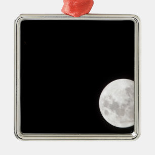 Ornement Métallique La vue d'une pleine lune, montre également Mars