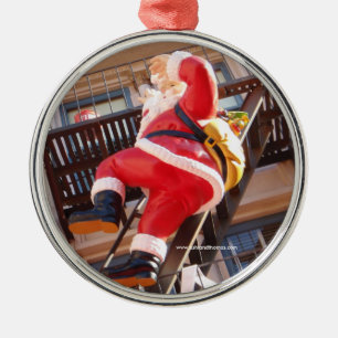 Ornement Métallique Le père noël sur la sortie de secours