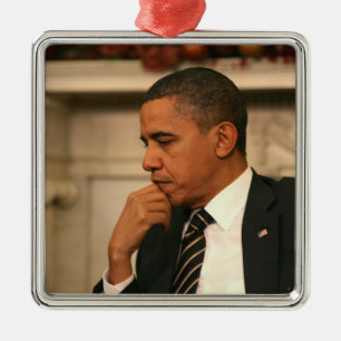 Ornement Métallique Le Président Barack Obama se reflète pendant qu'