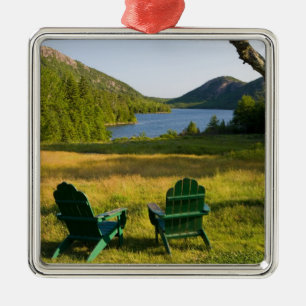 Ornement Métallique Les chaises Adirondack sur la pelouse du Jourdain