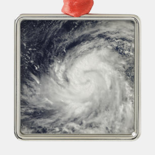 Ornement Métallique Ouragan Lupit au-dessus de l'océan pacifique