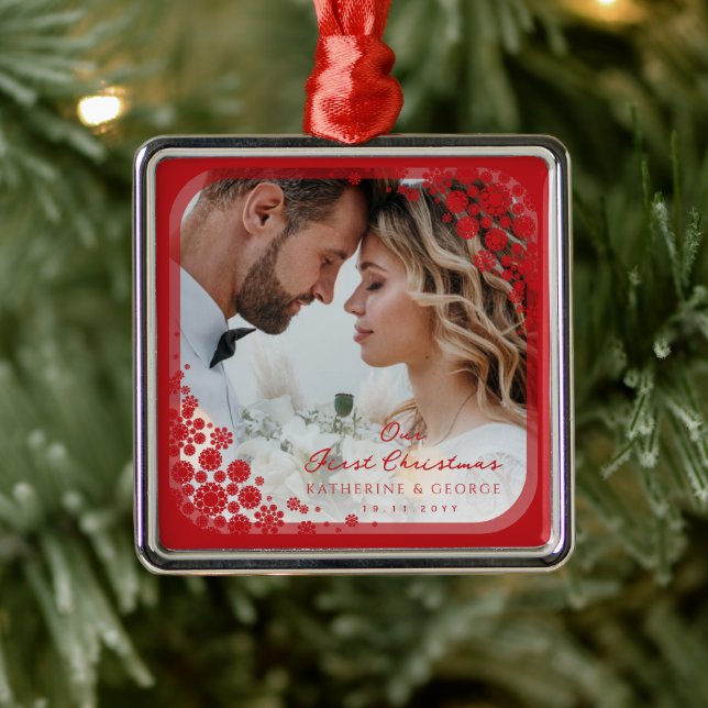 Ornement Métallique Red Snowflakes Frame Modern Holiday Mariage Photo (Arbre)