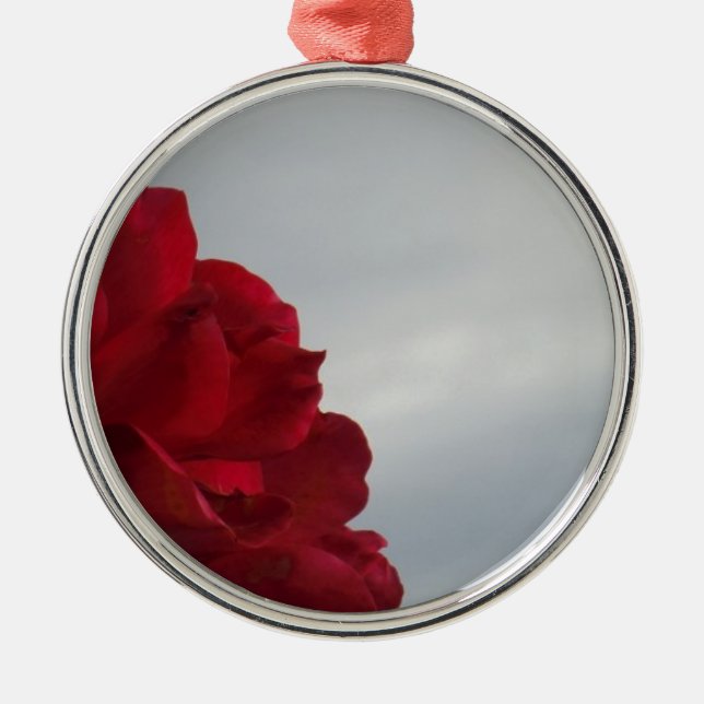 Ornement Métallique Roses rouges contre un ciel bleu vif (Devant)