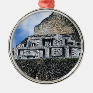 Ornement Métallique Ruine maya de Xunantunich au Belize