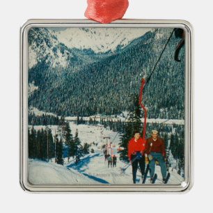 Ornement Métallique Skieurs sur le passage de ChairliftSnoqualmie, WA