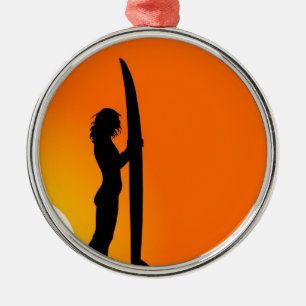 Ornement Métallique Sunset Surfer Girl avec surf