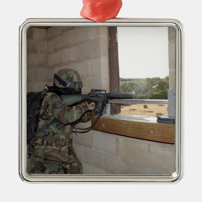 Ornement Métallique Un soldat agit comme force d'opposition (Devant)