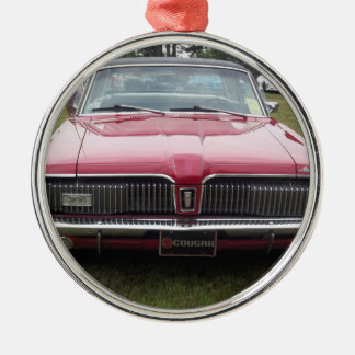 Ornement Métallique Voiture ancienne classique rouge de vieux puma de