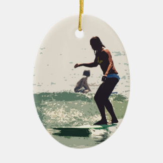 Ornement Ovale En Céramique Roche de filles de surfer