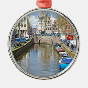 Ornement Rond Argenté Canal d'Amsterdam avec des bateaux