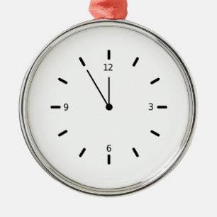 Ornement Rond Argenté Horloge montrant le temps