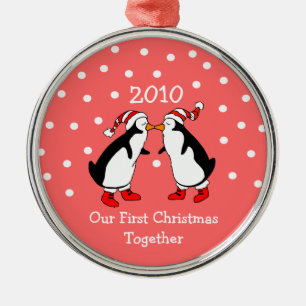 Ornement Rond Argenté Notre premier Noël Ensemble 2010 (Pingouins)