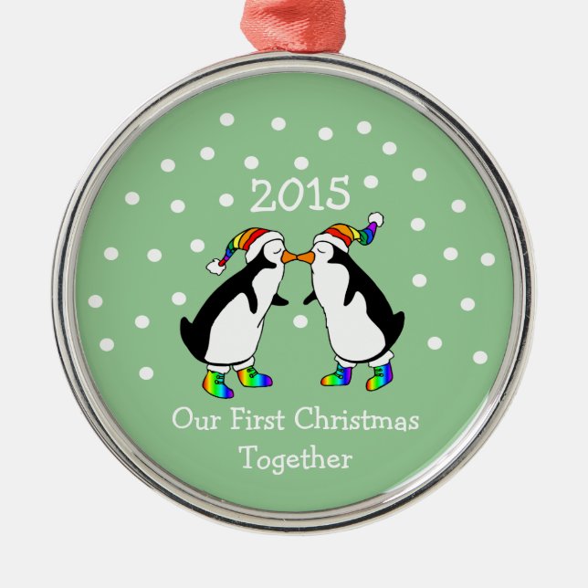 Ornement Rond Argenté Notre premier Noël Ensemble 2015 (Penguins LGBT) (Devant)