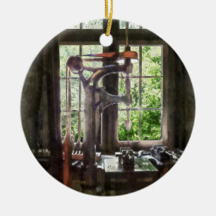 Ornement Rond En Céramique Appuyer sur l'exploration par fenêtre