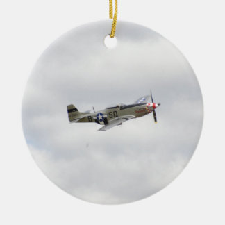 Ornement Rond En Céramique Combattant du mustang P51
