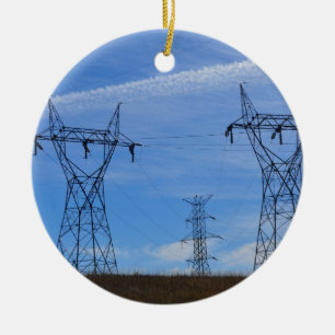 Ornement Rond En Céramique Lignes électriques en ciel bleu