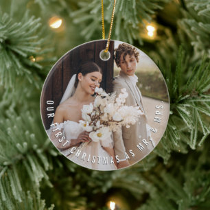 Ornement Rond En Céramique Mr & Mrs First Christmas Simple Text Circle Photo