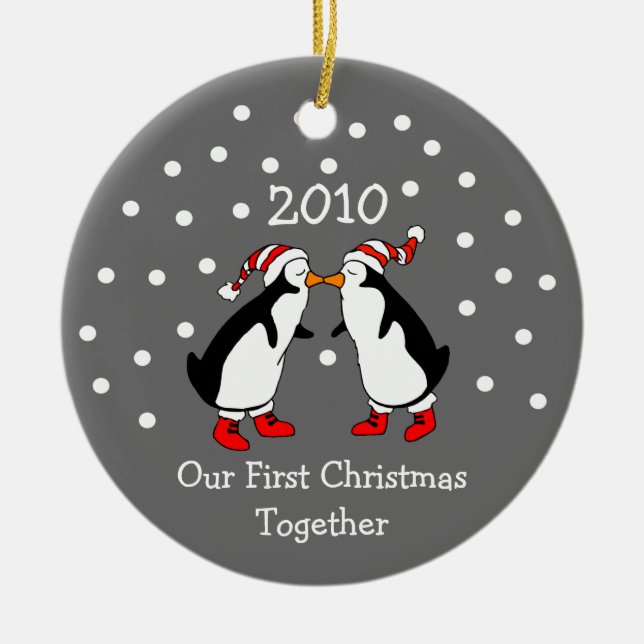 Ornement Rond En Céramique Notre premier Noël Ensemble 2010 (Pingouins) (Devant)