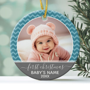 Ornement Rond En Céramique Photo Babys First Christmas - chevrons bleus gris