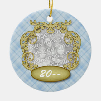 Ornement Rond En Céramique Plaid bleu-clair de premier Noël de bébé