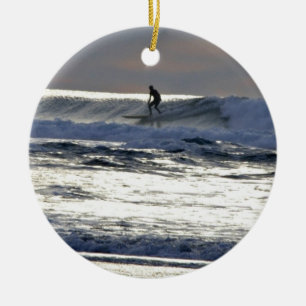 Ornement Rond En Céramique Surfer de coucher du soleil