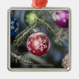 Ornements sur un arbre de Noël