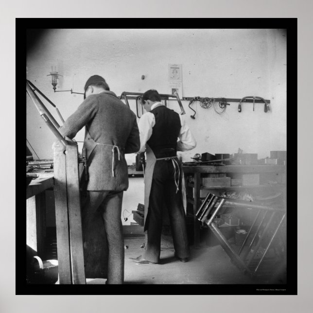 Orville Wright im Wright Bicycle Shop 1897 Poster (Vorne)