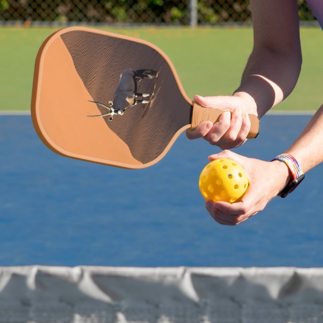 Oryx am Rand, Namibia Pickleball Schläger (InSitu)