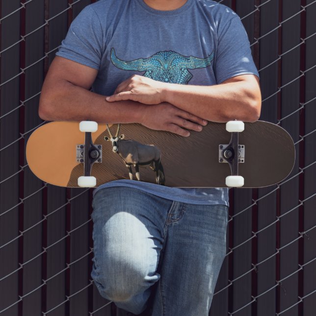 Oryx am Rand, Namibia Skateboard (Außenbereich 3)
