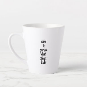 Osez poursuivre la tasse de latte
