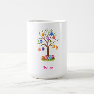Osterbaum mit hängenden verzierten Eiern im Wasser Kaffeetasse
