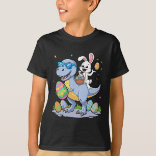 Osterdinosaurier T-rex und sonniges Holding Farbe T-Shirt