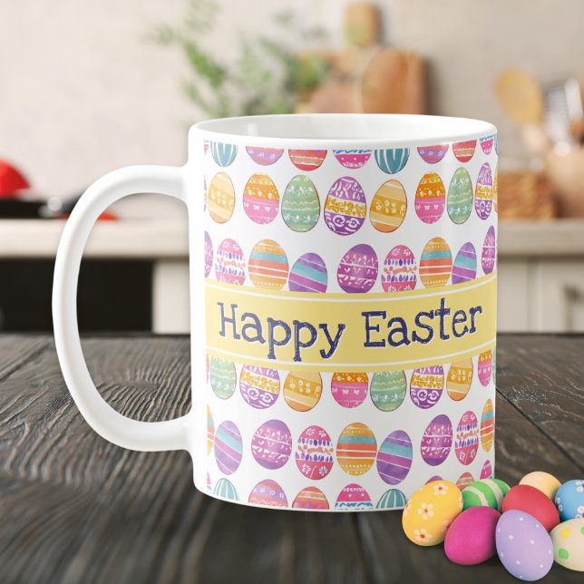 Ostereier Gemustert farbiger Personalisierter Name Kaffeetasse (A colorful mug with 'Happy Easter' words, Easter eggs pattern and personalized name on the back)