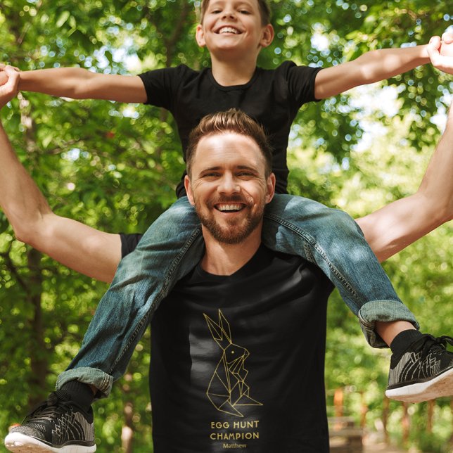 Ostereier jagen Personalisierte minimalistische Sc T-Shirt (Von Creator hochgeladen)