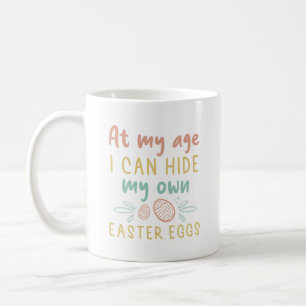 Ostereier versteckt kaffeetasse