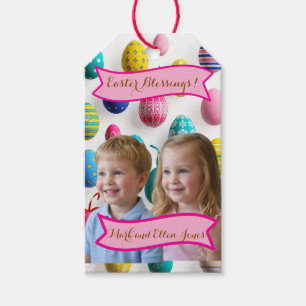 Osterfotos von Kindern mit bemalten Eiern Geschenkanhänger