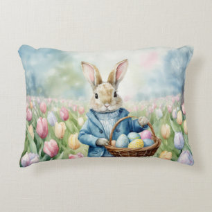 Osterhase auf einer Wiese Dekokissen
