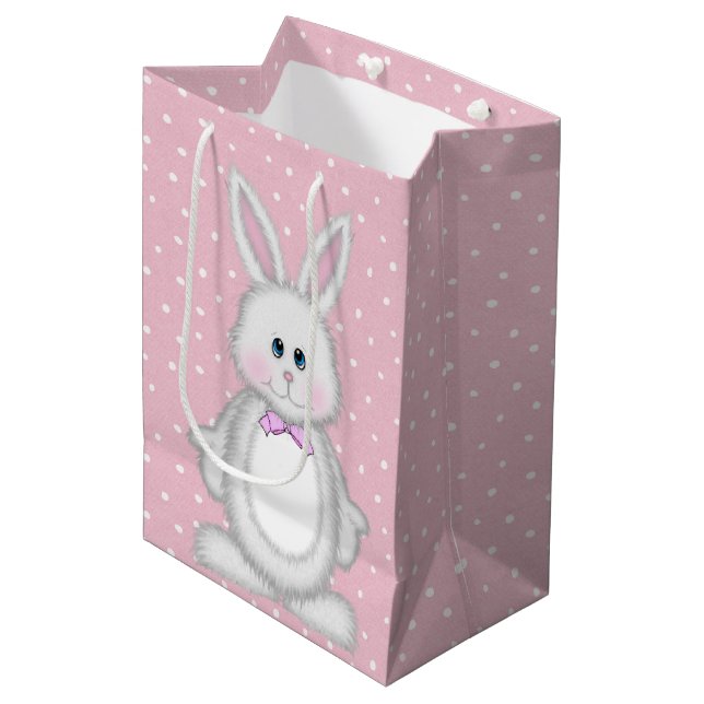 Osterhase auf Polka-Punkten Mittlere Geschenktüte (Vorderseite Schrägansicht)