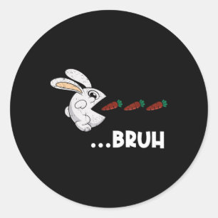 Osterhase beim Verzehren von Schokoladen-Möhren-Ha Runder Aufkleber