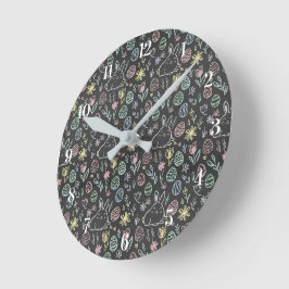 Osterhase-Doodle-Muster auf Schultafel-Optik Runde Wanduhr