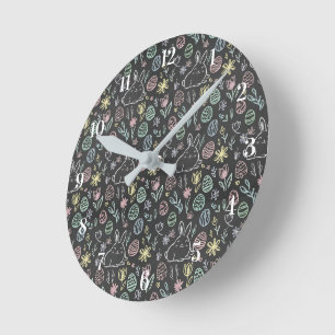 Osterhase-Doodle-Muster auf Schultafel-Optik Runde Wanduhr