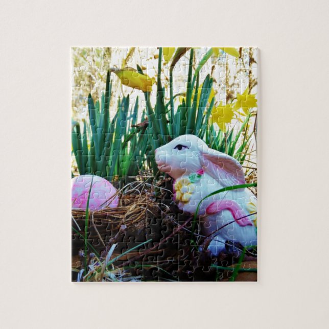 Osterhase mit einem rosa Ei (Vertikal)