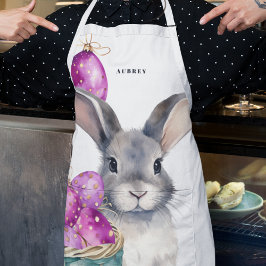Osterhase und Getreideeier im Korb Schürze