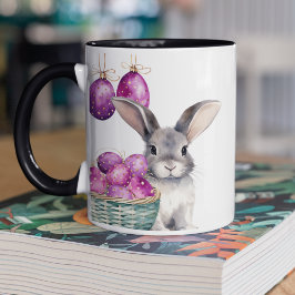 Osterhase und Getreideeier im Korb Tasse
