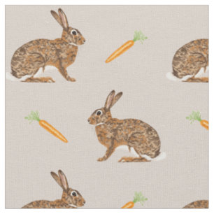 Osterhasen und Karotten auf Beige Stoff