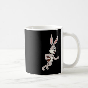 Osterkaninchen, die mit einem Fußball-Spaß-Jungs G Kaffeetasse